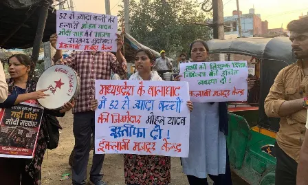 /tribal-children-ki-death-ke-khilaf-madhya-pradesh-government-ka-putala-dahan