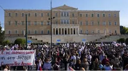 /greece-kaam-ke-ghante-badhaaye-jaane-ke-virodh-mein-pradarshan